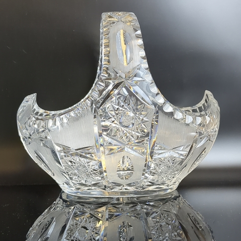 Конфетница изящная хрустальная виде корзинки, алмазная грань, геометрический орнамент, матовый декор, винтаж времён СССР 1970-1990 гг