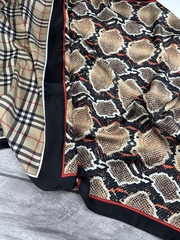 Шёлковый шарф Burberry, 210х70см, Классика/рептилии, песочный/черный/белый, подшит