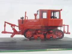 Tractor DT-75K 1:43 Hachette #83