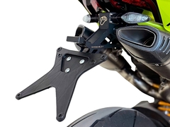 D23109490N TERMIGNONI FULL BLACK TITANIUM PLATE HOLDER (P V4, SF V4 2025)