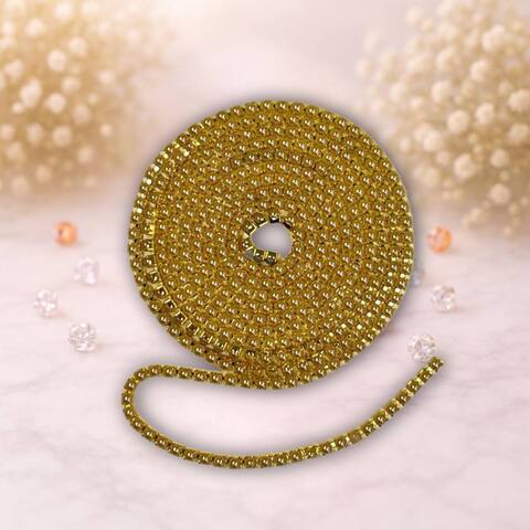 стразовая лента с бежевой жемчуженой на золотом метале,1метр