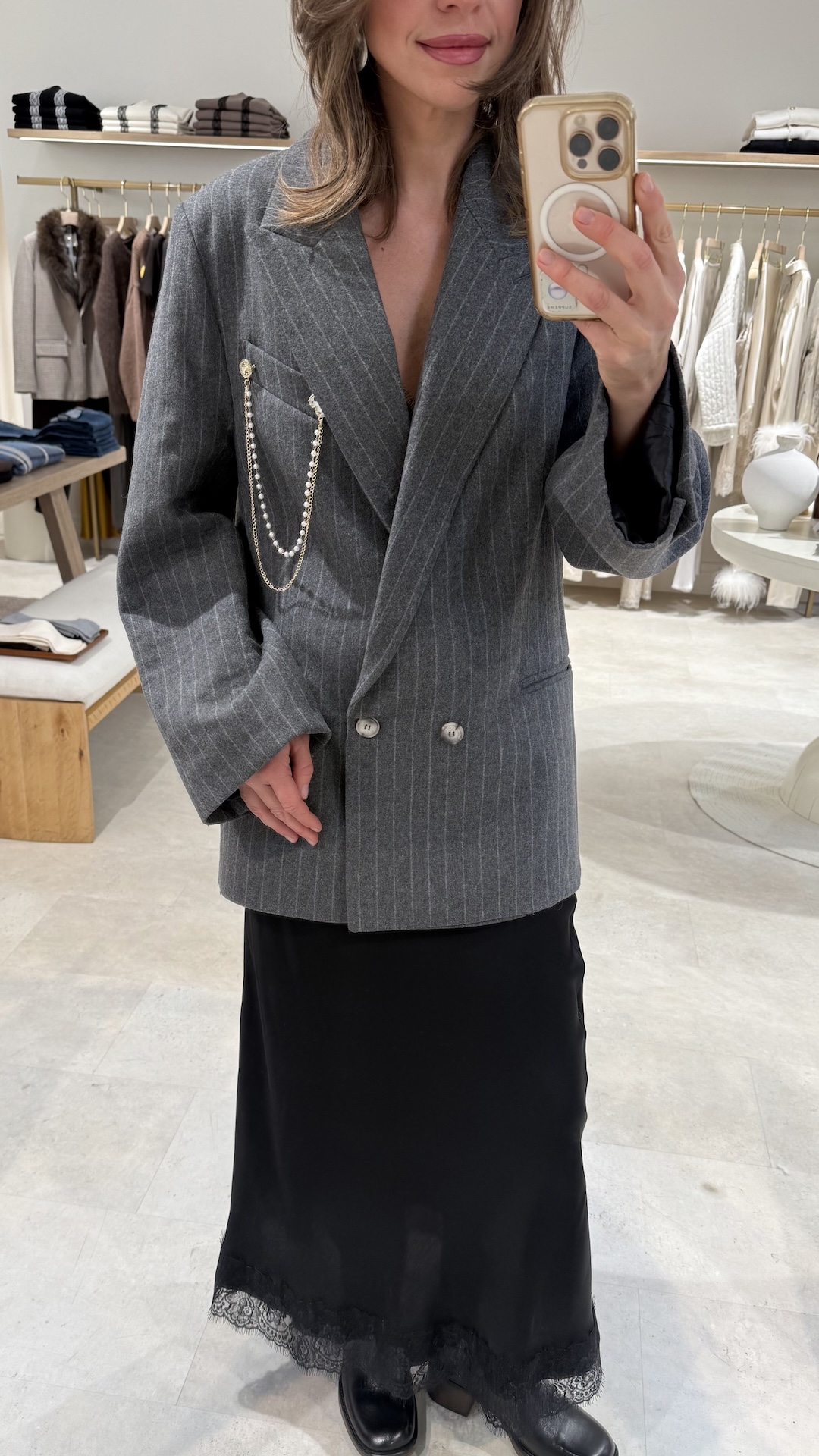 Блейзер из смесовый шерсти в полоску с брошью