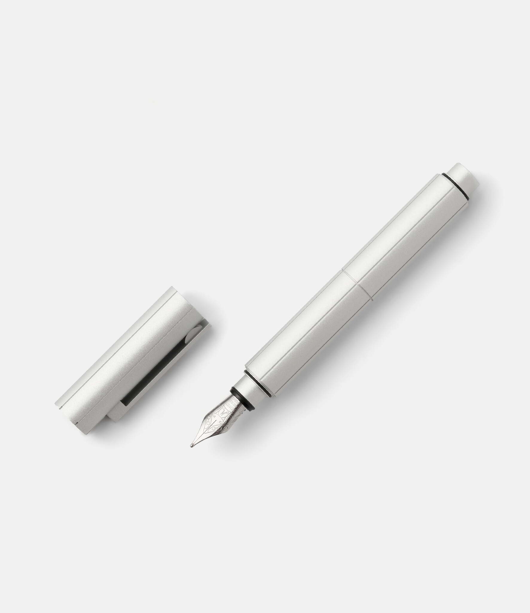 22 studio Seam Fountain Pen Aluminium — перьевая ручка из алюминия