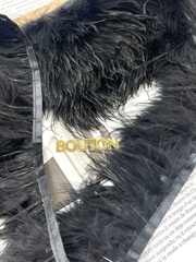 Черные перья на ленте марабу и страус