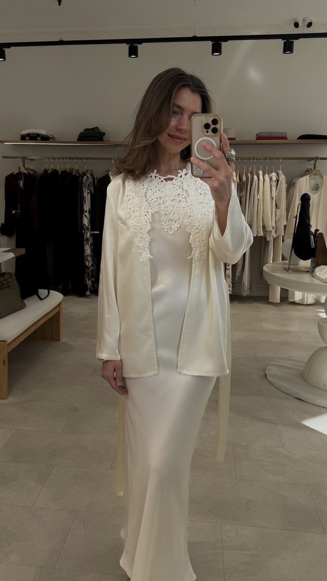 Накидка с кружевной аппликацией