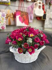 Корзина "51 тюльпан"