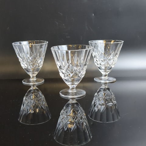 Рюмки, лафитники набор из 3 штук, стекло, резной декор, 8 см, винтаж СССР 1970-1990 гг