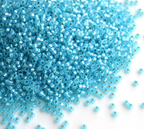 RR-0647 Silverlined alabaster dyed aqua