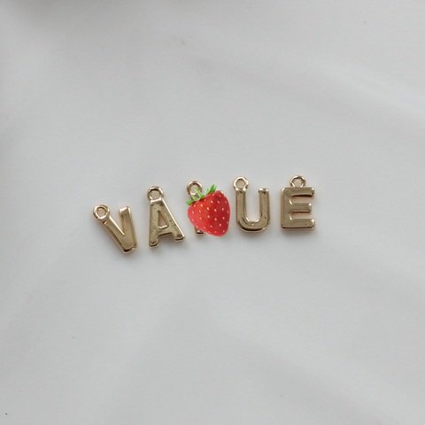 Слово из букв VAHUE в позолоте