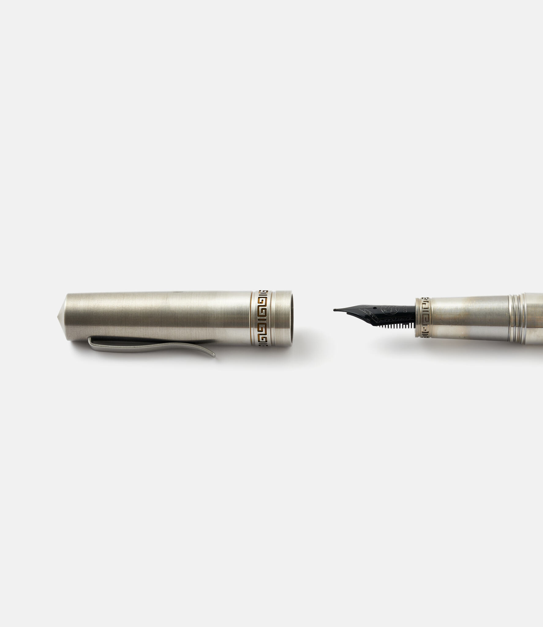 Ensso Italia Titanium Fountain Pen — перьевая ручка из титана со стальным пером