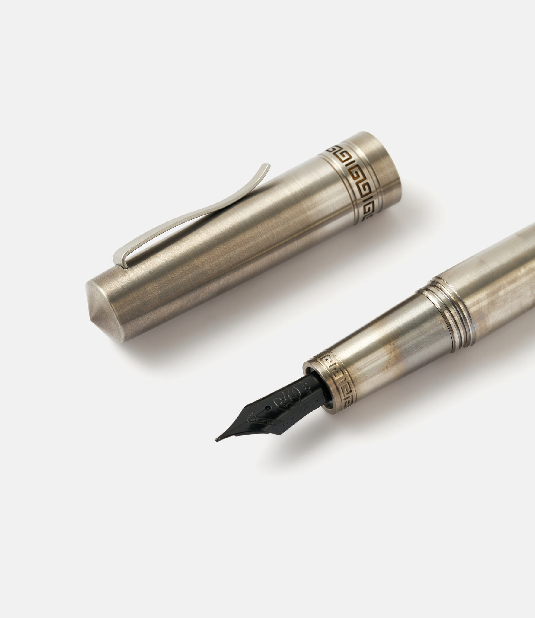 Ensso Italia Titanium Fountain Pen — перьевая ручка из титана со стальным пером