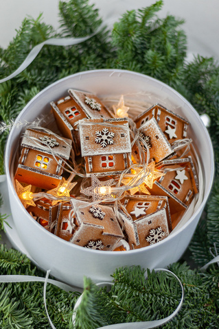 Деревянная гирлянда 