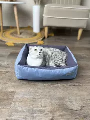 Лежанка для кошек прямоугольная голубой