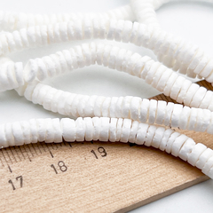 Ракушка бусины, размер около 5,2*1,5 мм, цена за отрезок 19 см (1/2 нити)