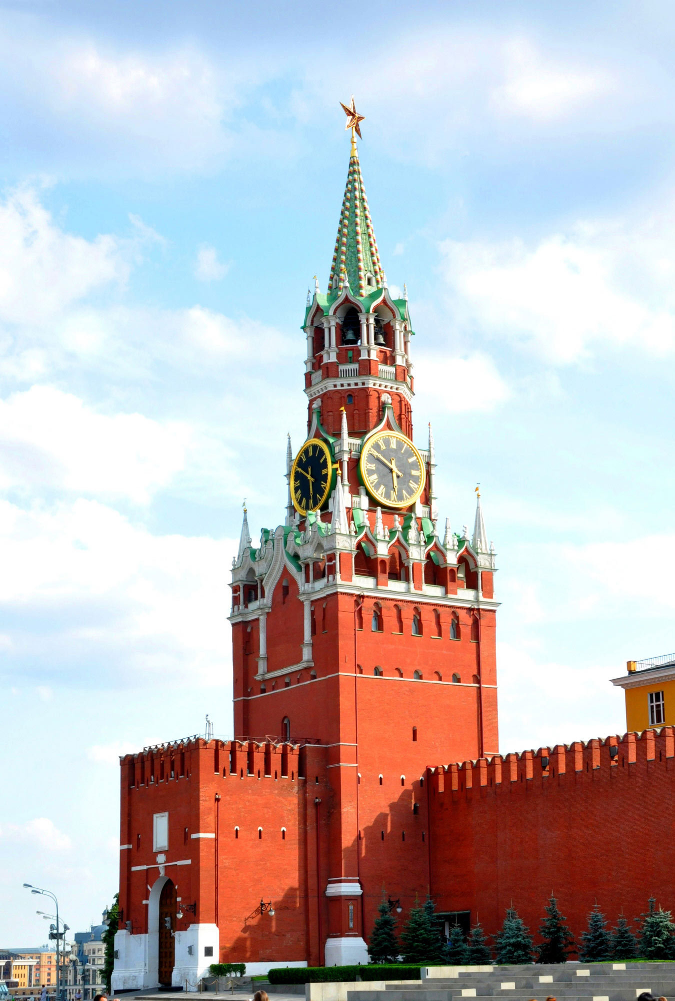Спасская башня кремля чубайс