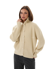 Бежевый кардиган в рубчик на пуговицах