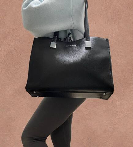 Сумка женская кожаная тоут чёрная, большая офисная сумка на плечо для работы и города (Velina Fabbiano)