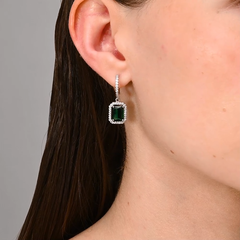 94027018 - Серьги из серебра с зелеными фианитами