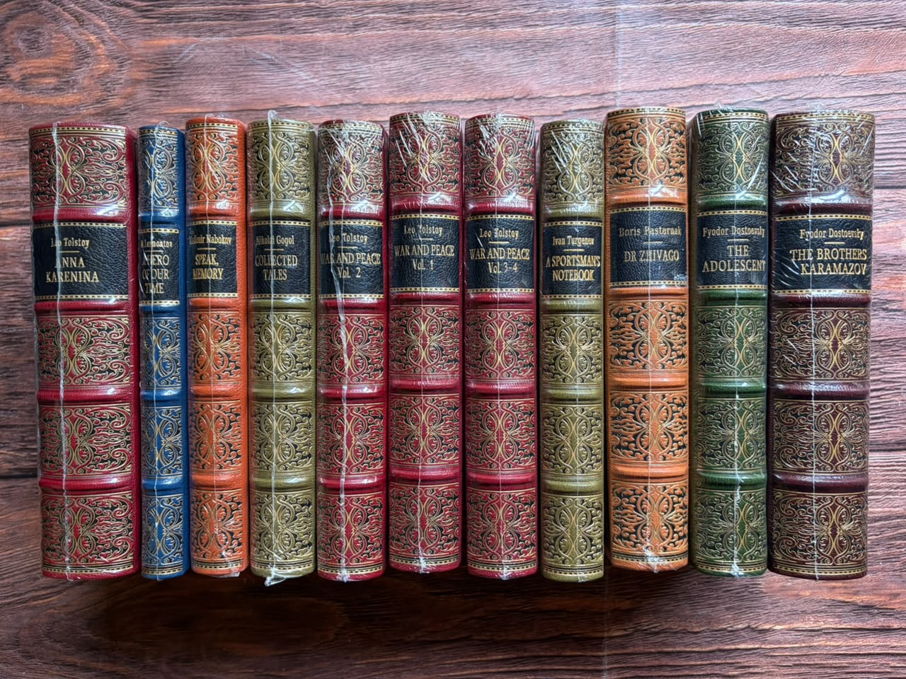 World library. Комплект из 16 книг на английском языке