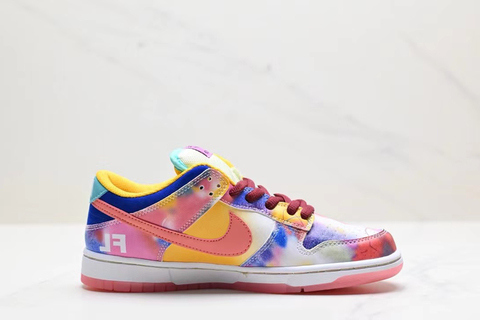 Futura Laboratories x Nike SB Dunk Low 'Sunblush' 