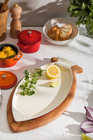 Форма овальная для рыбы на подставке LAVA 20х35см красная