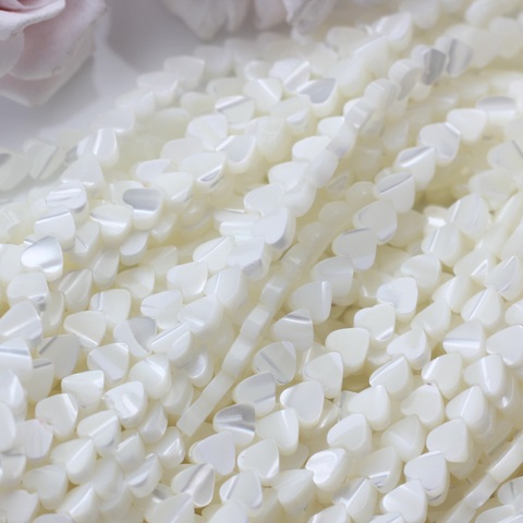 Перламутр натуральный, в форме сердца 6 мм, 1 нить ПР101