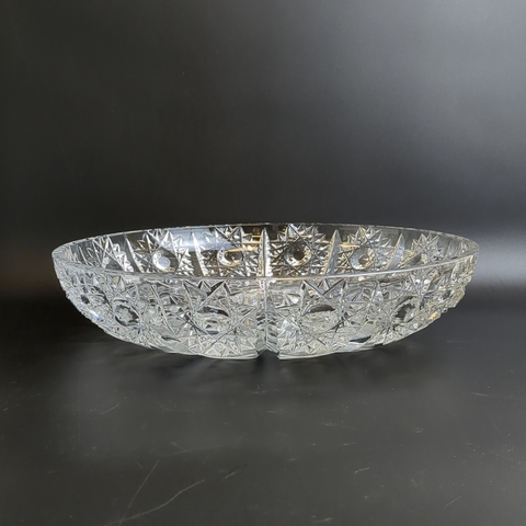 Антуражное шикарное блюдо для сервировки из хрусталя, алмазная грань, геометрический орнамент, D-29.5 см, винтаж времен СССР