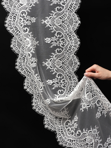 Кружево шантильи теплое белое неэластичное ширина 36 см КУПОН 3 м (грязь)