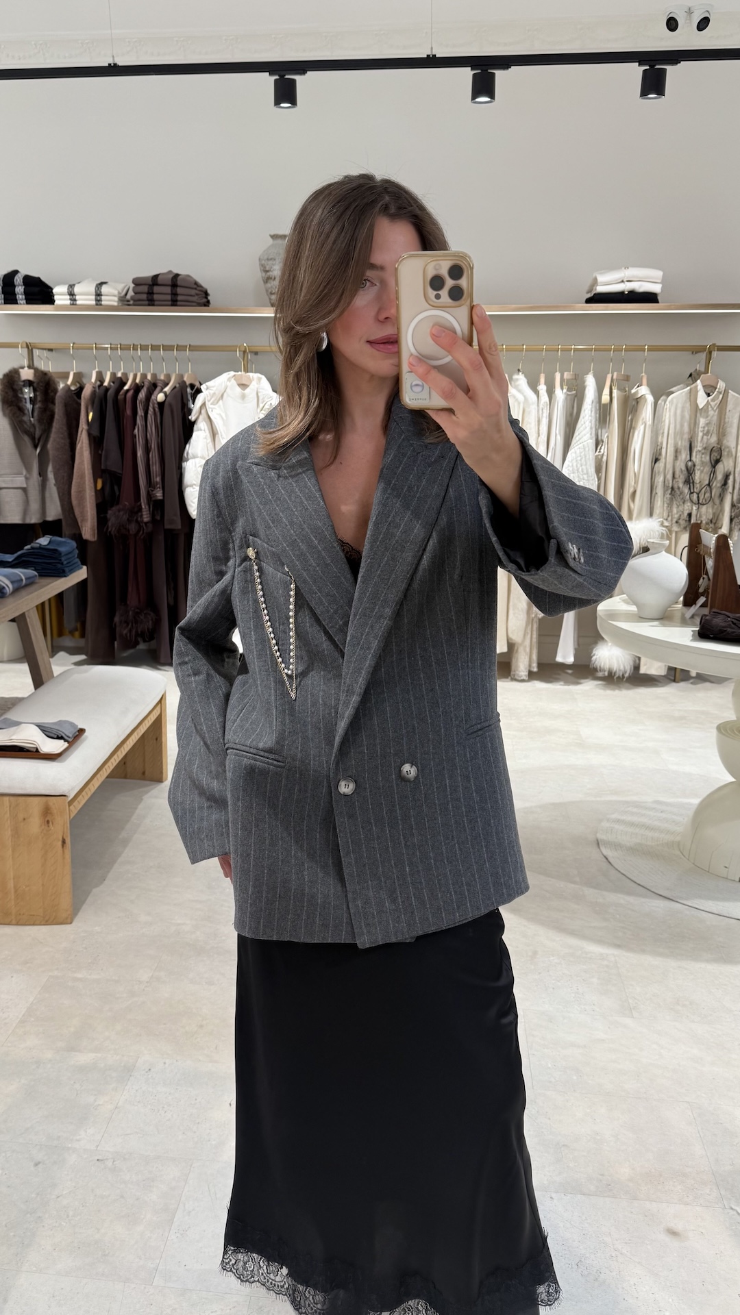 Блейзер из смесовый шерсти в полоску с брошью