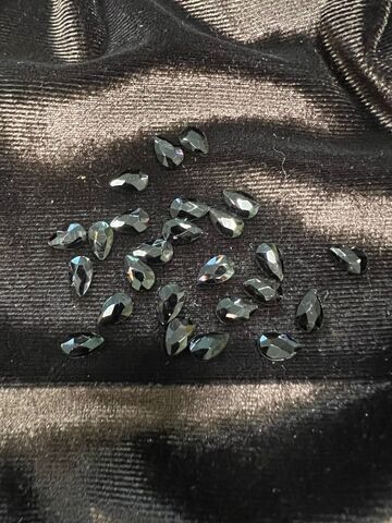 Стеклянные стразы  (5,5*8мм) 25шт, цвет черный