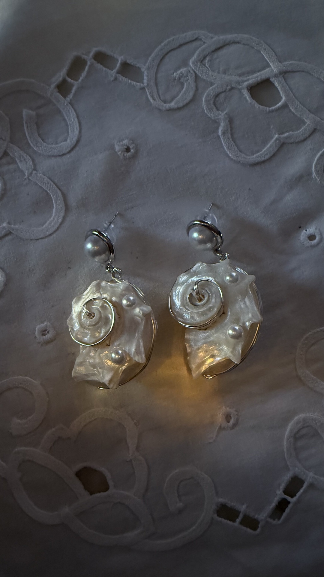 Серьги с большими ракушками и окантовкой