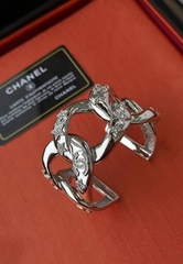 braslet-manzheta-chanel-cvet-serebro