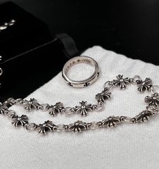 kole-cepochka-s-podveskami-krestami-v-stilistike-chrome-hearts