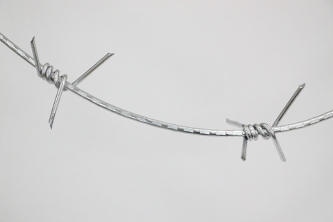 Проволока колючая одноосновная рифленая