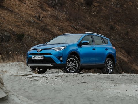 Чехлы на Toyota RAV-4 2013–2019 г.в.