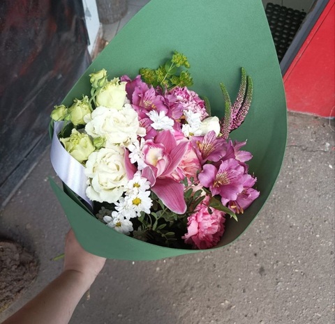 Букет с орхидеей