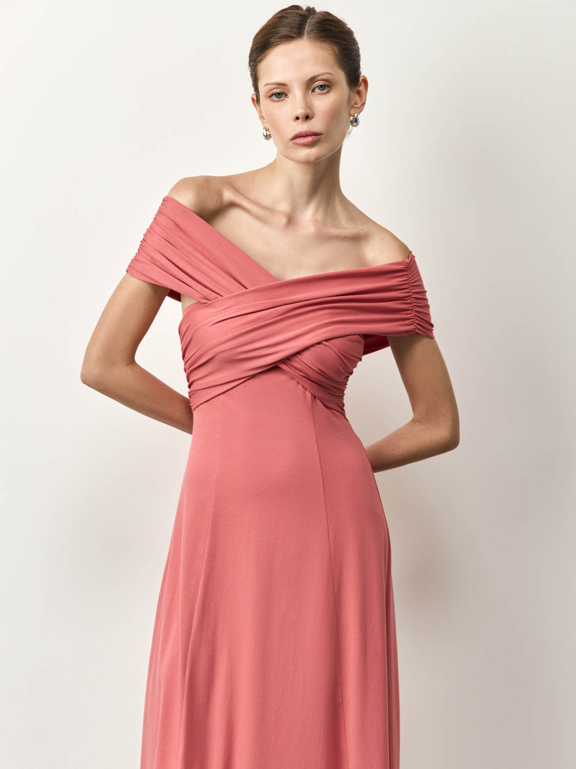 

Платье Кассандра с открытыми плечами, Розовый