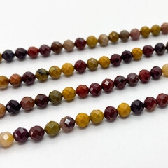 Мукаит граненый бусины, диаметр 4,2-4,4 мм, цена за отрезок 19 см (1/2 нити)