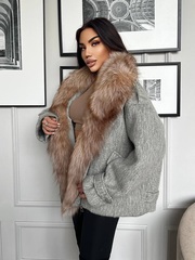 Пуховик-бомбер из шерсти с мехом лисы