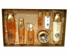 Bergamo Yezihu Gold Skin Care Set 5, Набор для лица с золотом 150 мл+150мл+150мл+50мл+50мл (до 06.12.27)