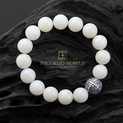 Браслет "Летучая мышь". Белый нефрит (бриле). Бусины 12мм