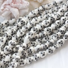 Бусина Сердце, керамика, белая с черной росписью, 12 мм, 1 нить, К086