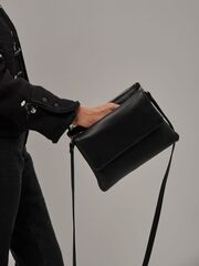 Сумка кожаная на плечо кросс-боди черная