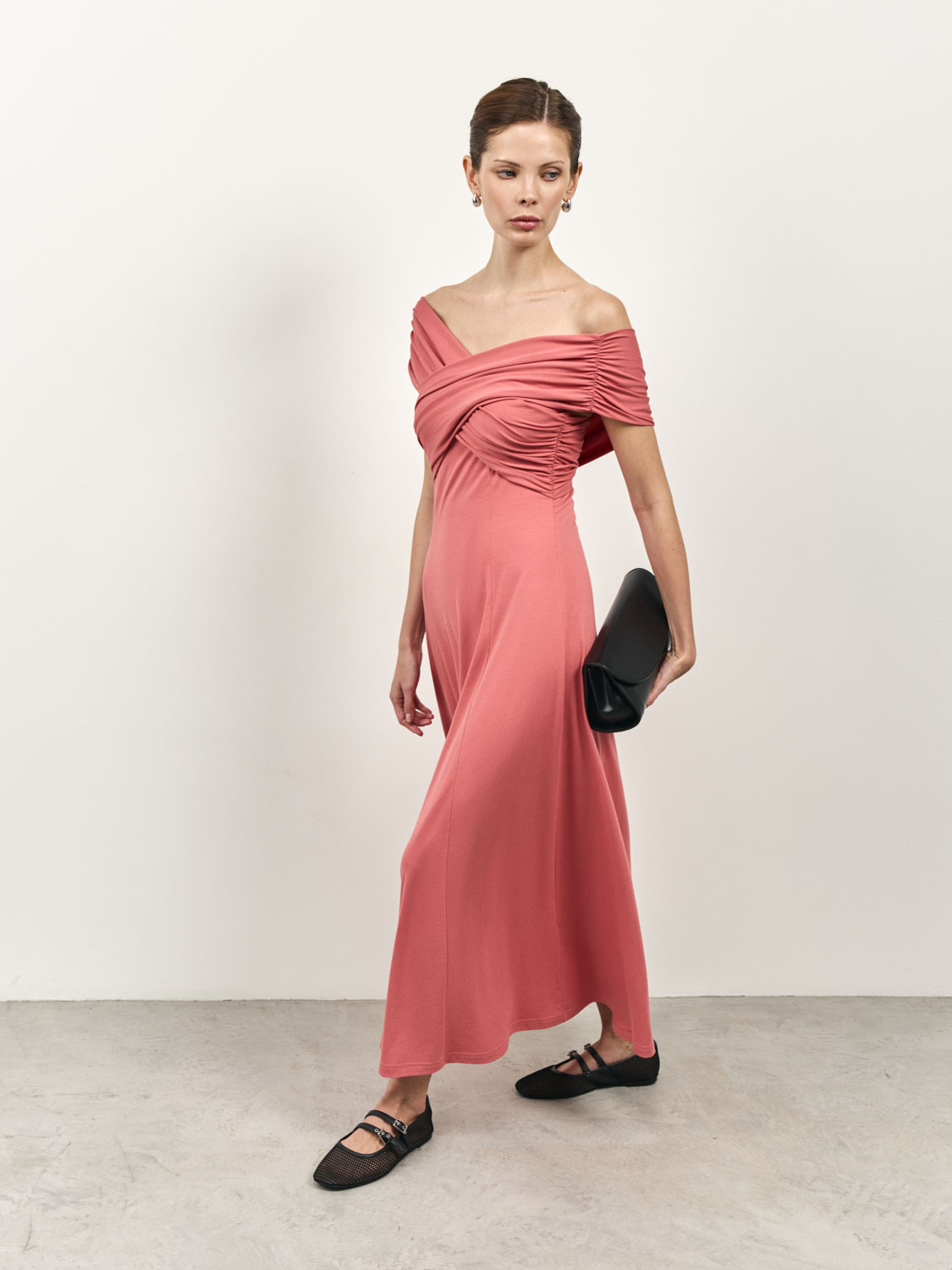 

Платье Кассандра с открытыми плечами, Розовый