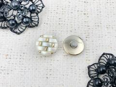 Пуговицы костюмные, d 1,8 см.