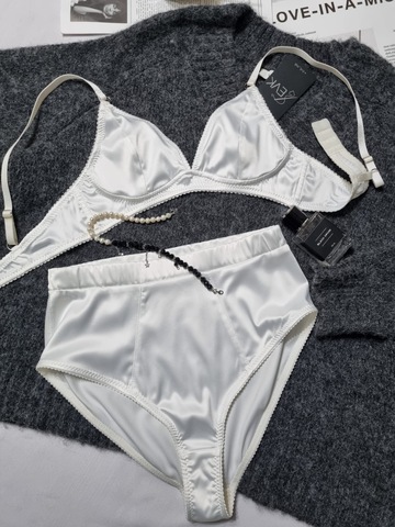 Атлас-стрейч молочный