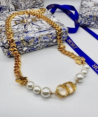 braslet-valentino-s-krugloj-podveskoj-iz-latuni-v-pozolote-lux