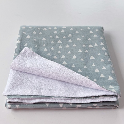 Непромокаемая пеленка из теплого хлопка "Треугольники эвкалипт"