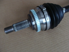 привод колеса левый Geely Emgrand   1064001681