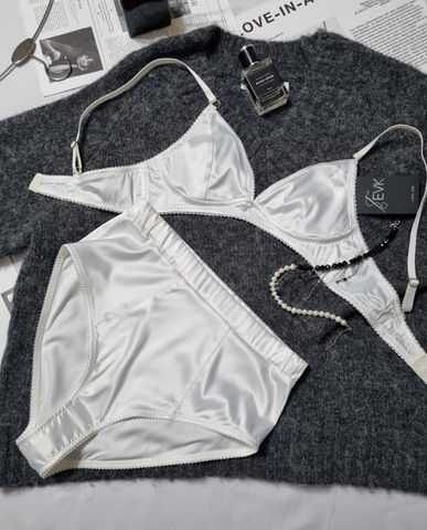 Атлас-стрейч молочный